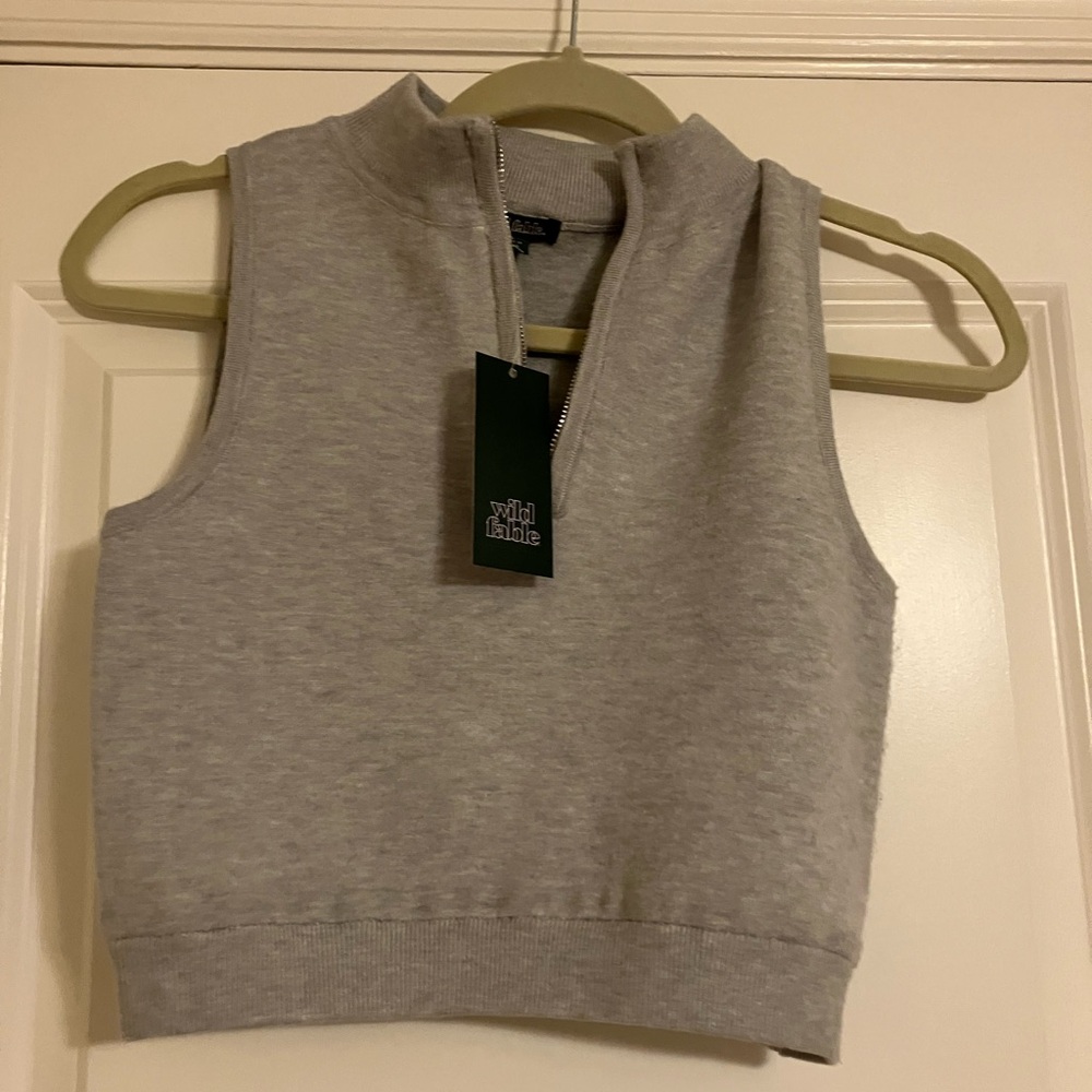 NWT Wild Fable Gray Sleeveless Zip-Up Crop Top